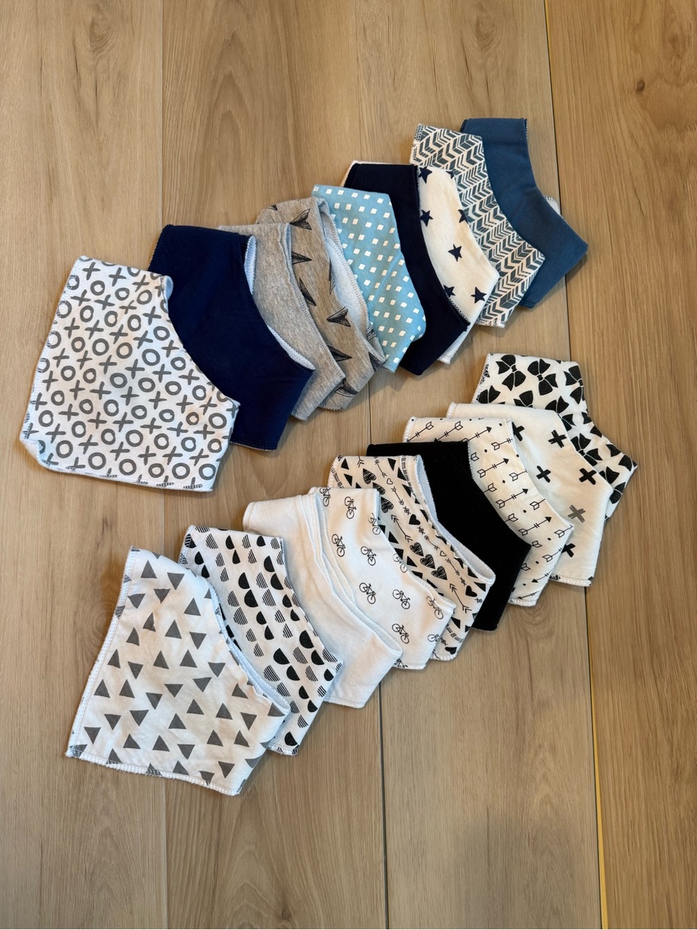 18 triangles banana drool bibs